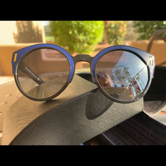 Prada Sunglasses Women SPR 03U SUI-3A0 - Picture 5 of 8